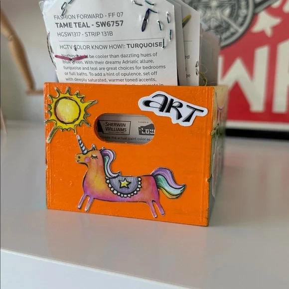 Colorful Art Storage Box with 39 art cards - Picture 4 of 11